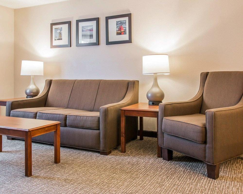 Comfort Suites Grandville - Grand Rapids Sw Екстериор снимка