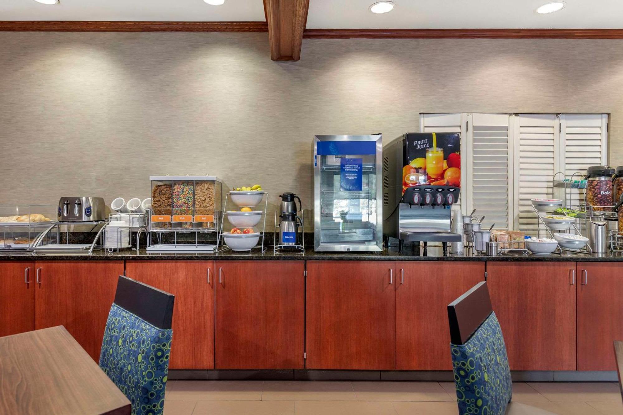 Comfort Suites Grandville - Grand Rapids Sw Екстериор снимка