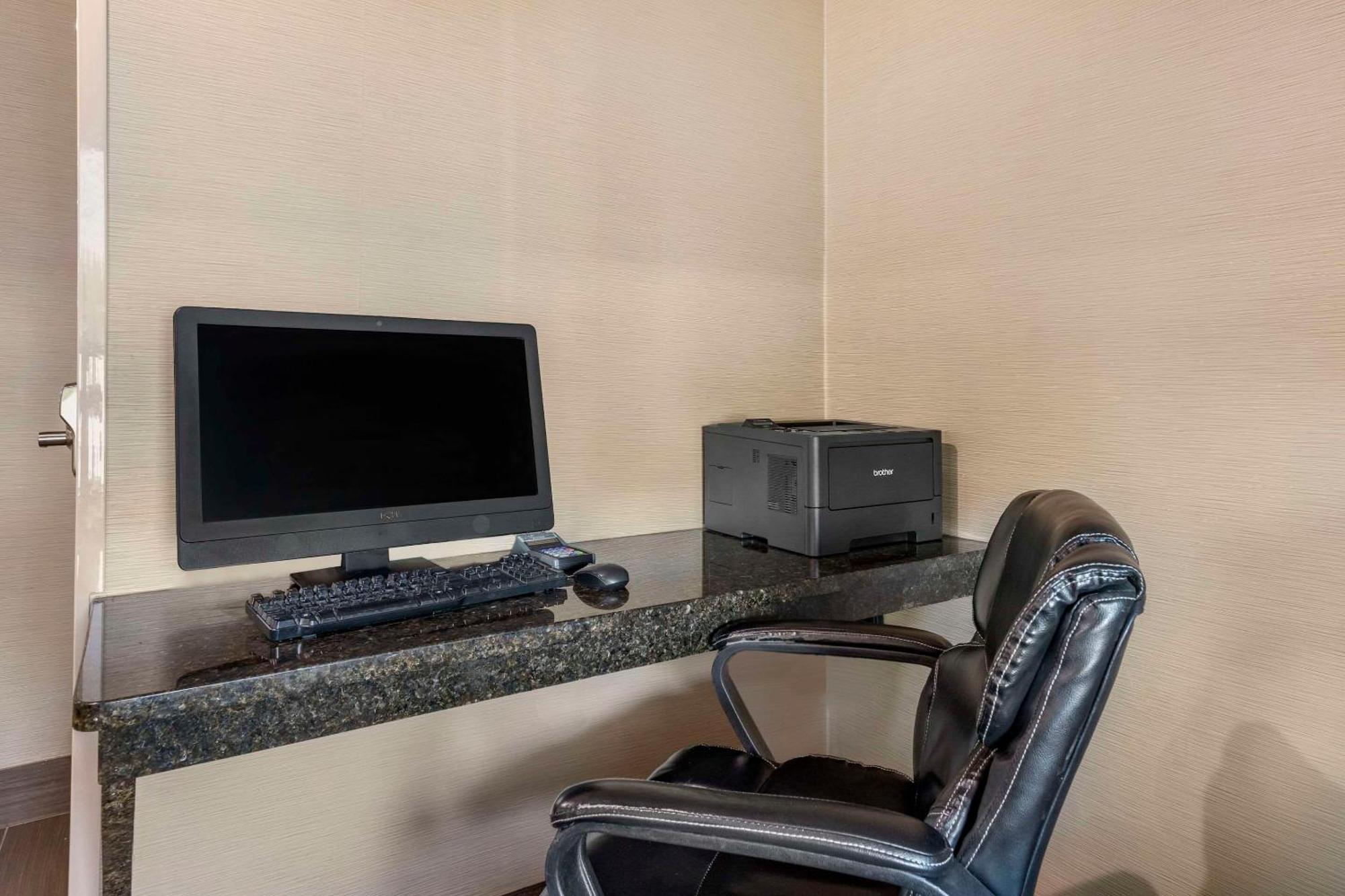 Comfort Suites Grandville - Grand Rapids Sw Екстериор снимка