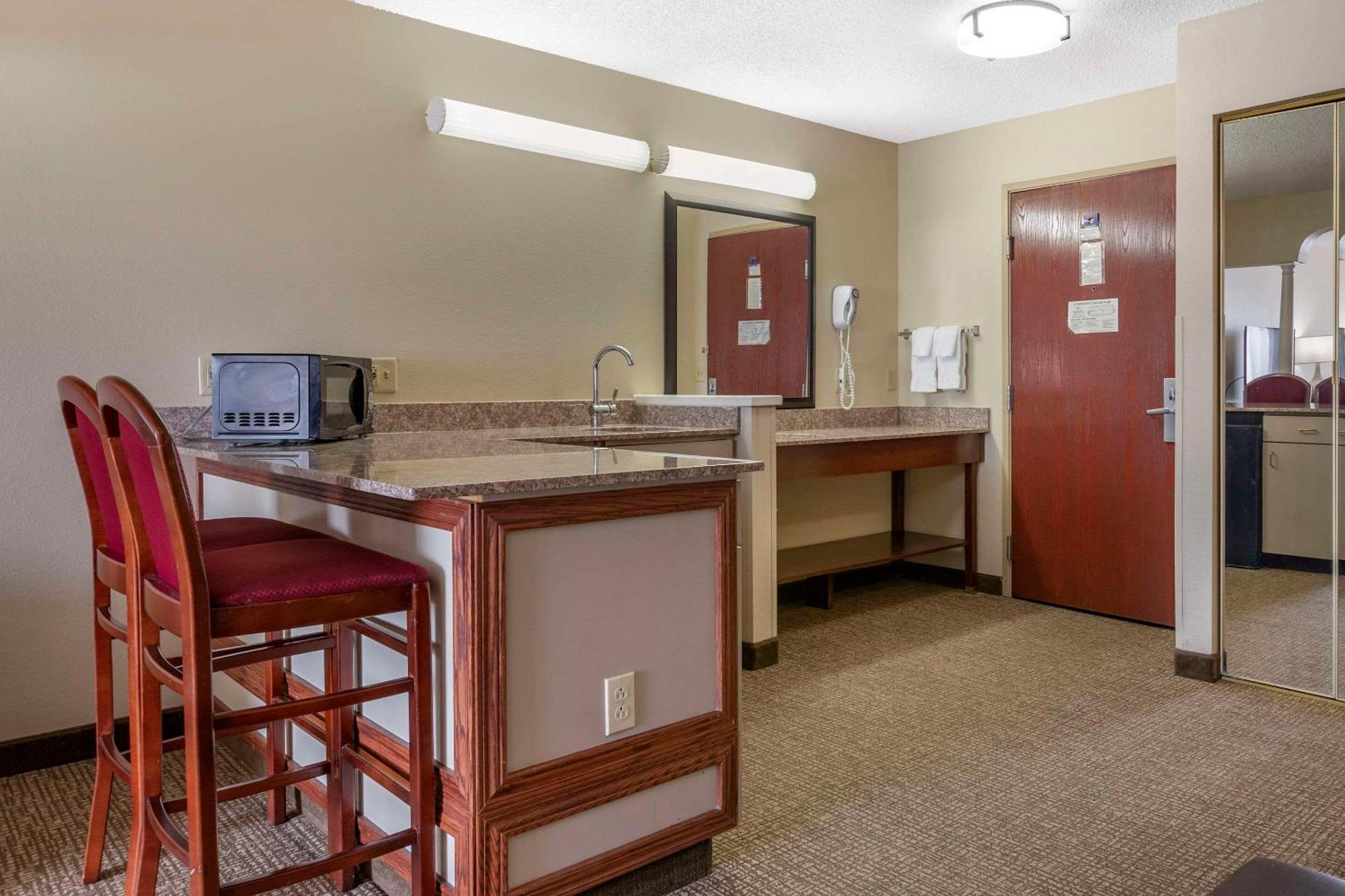 Comfort Suites Grandville - Grand Rapids Sw Екстериор снимка