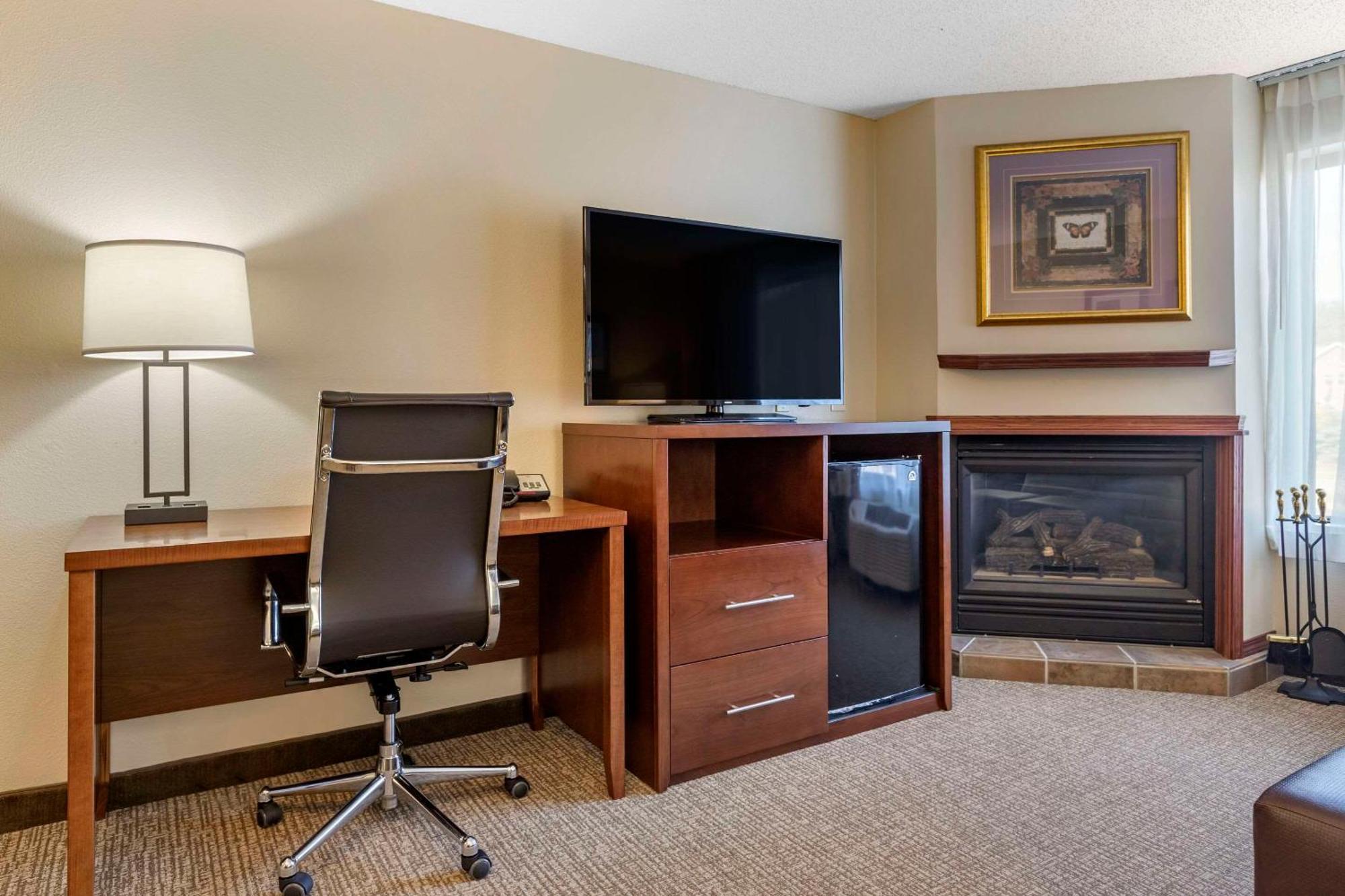 Comfort Suites Grandville - Grand Rapids Sw Екстериор снимка